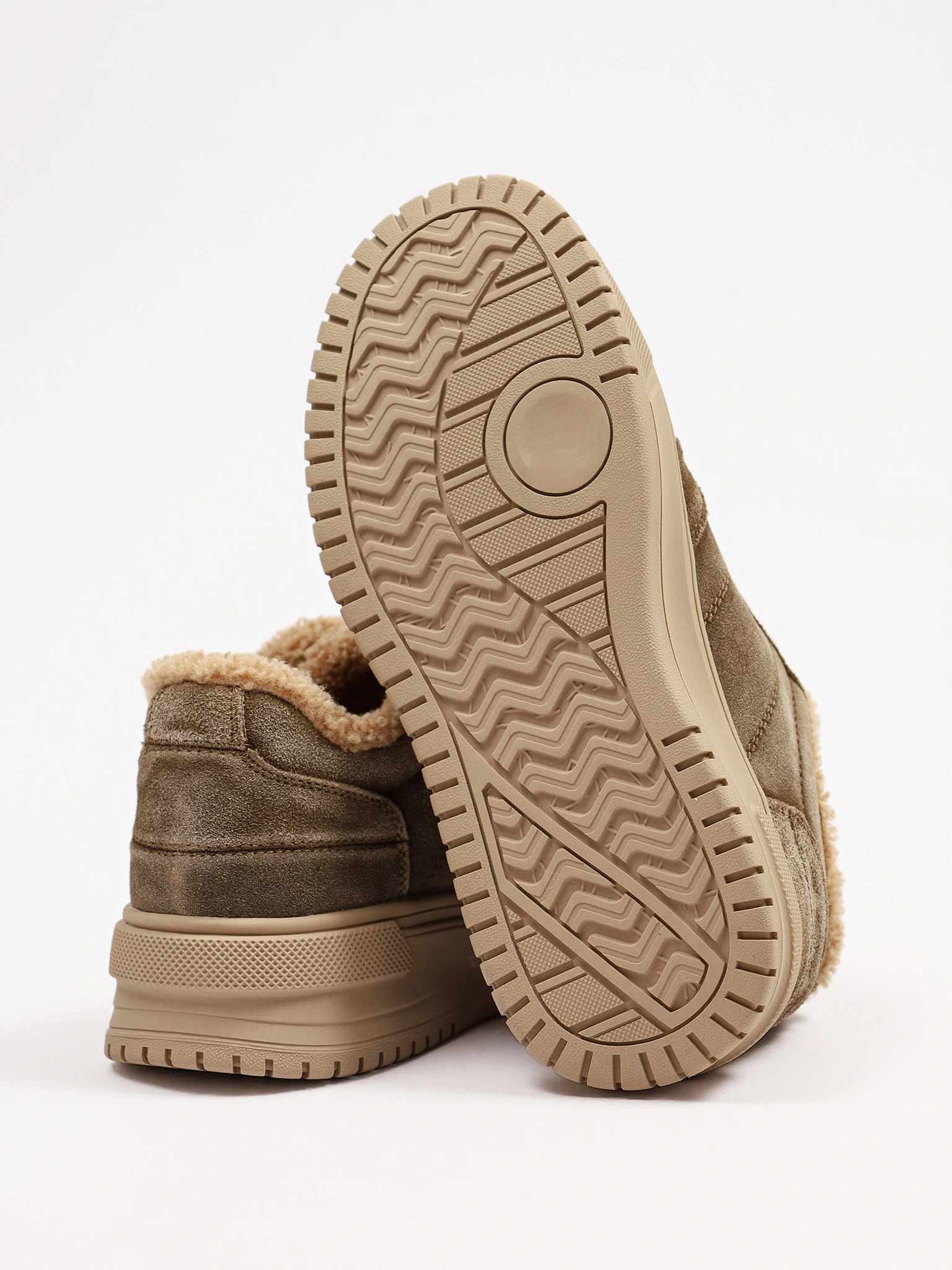 Кроссовки утепленные цвета хаки на средней платформе